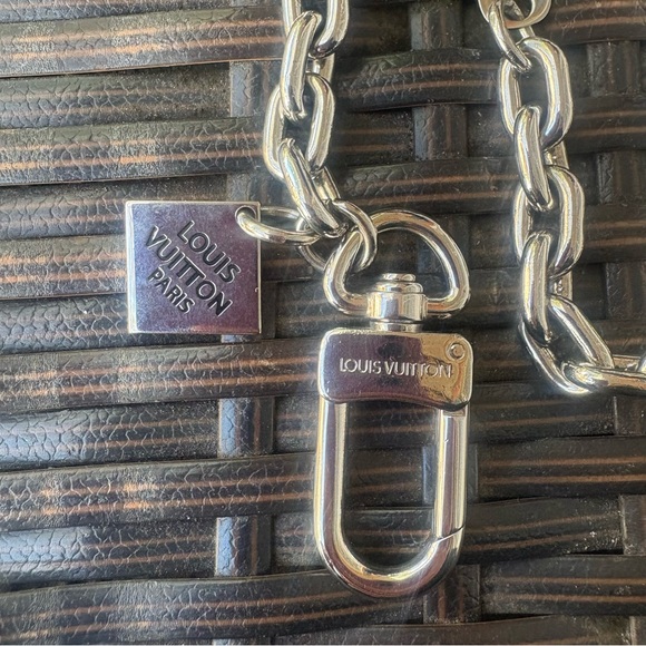 Louis Vuitton Silver Chain Key Holder - Picture 6 of 9